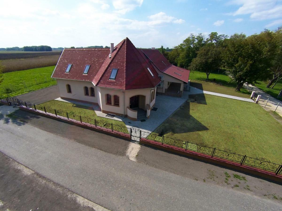 Hotel Tiszavilág Pihenőház Tiszakécske Exterior foto