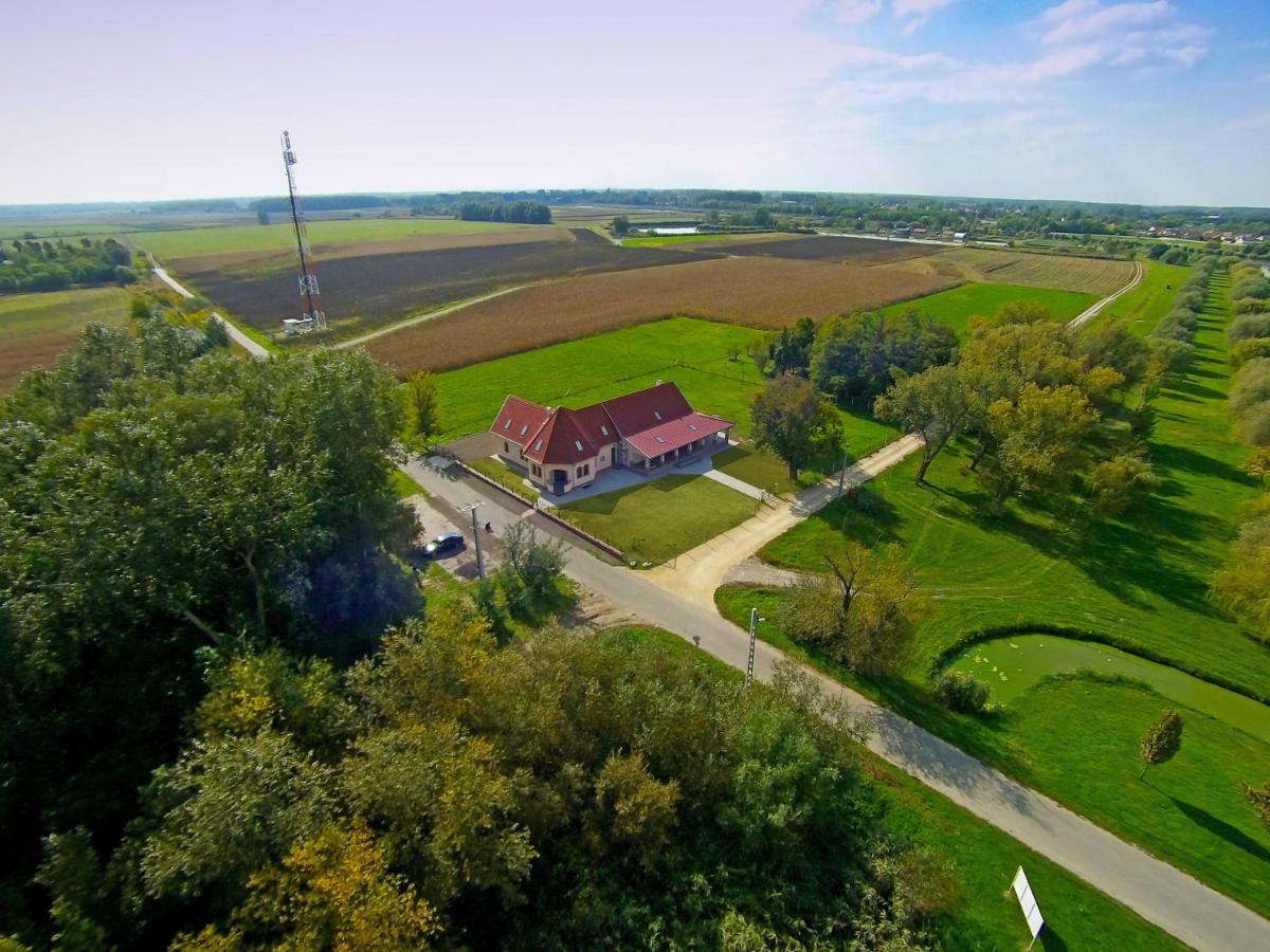 Hotel Tiszavilág Pihenőház Tiszakécske Exterior foto
