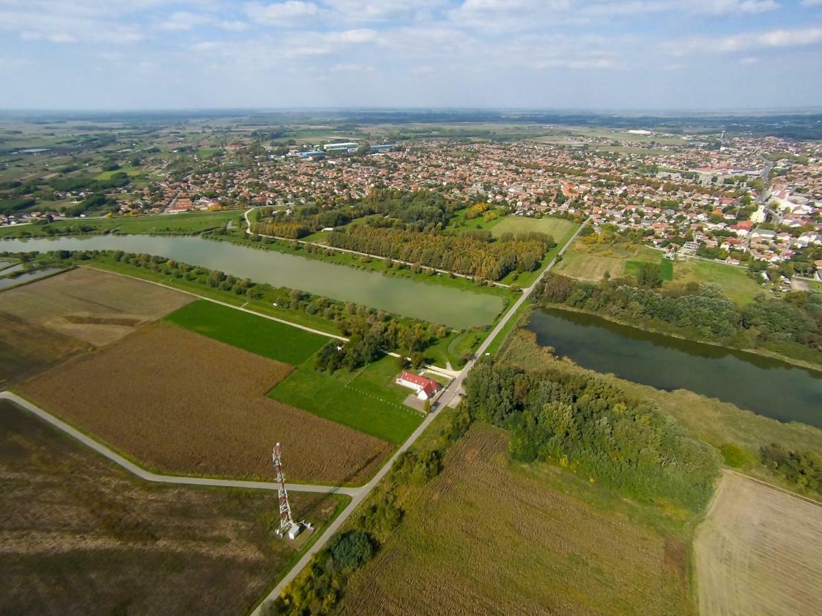 Hotel Tiszavilág Pihenőház Tiszakécske Exterior foto